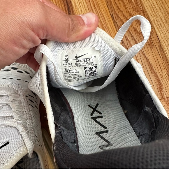 Nike Air Max 270 Black and White Running Shoes Women’s Size 7.5 - Picture 7 of 10